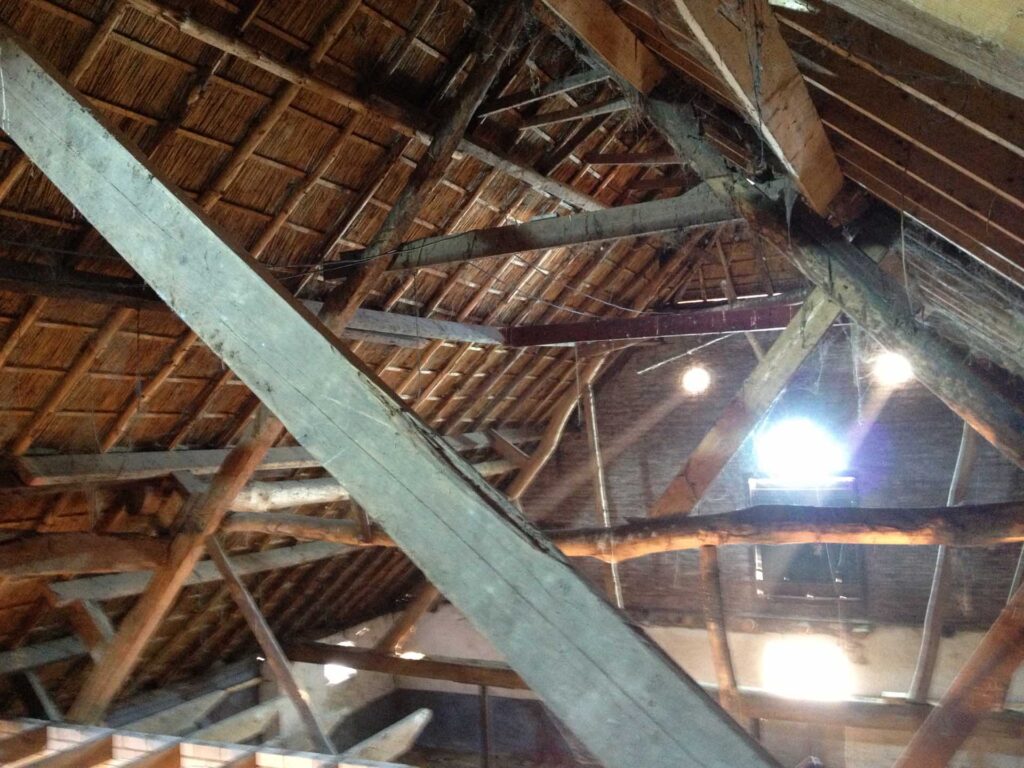oorspronkelijke balken in dak oude boerderij